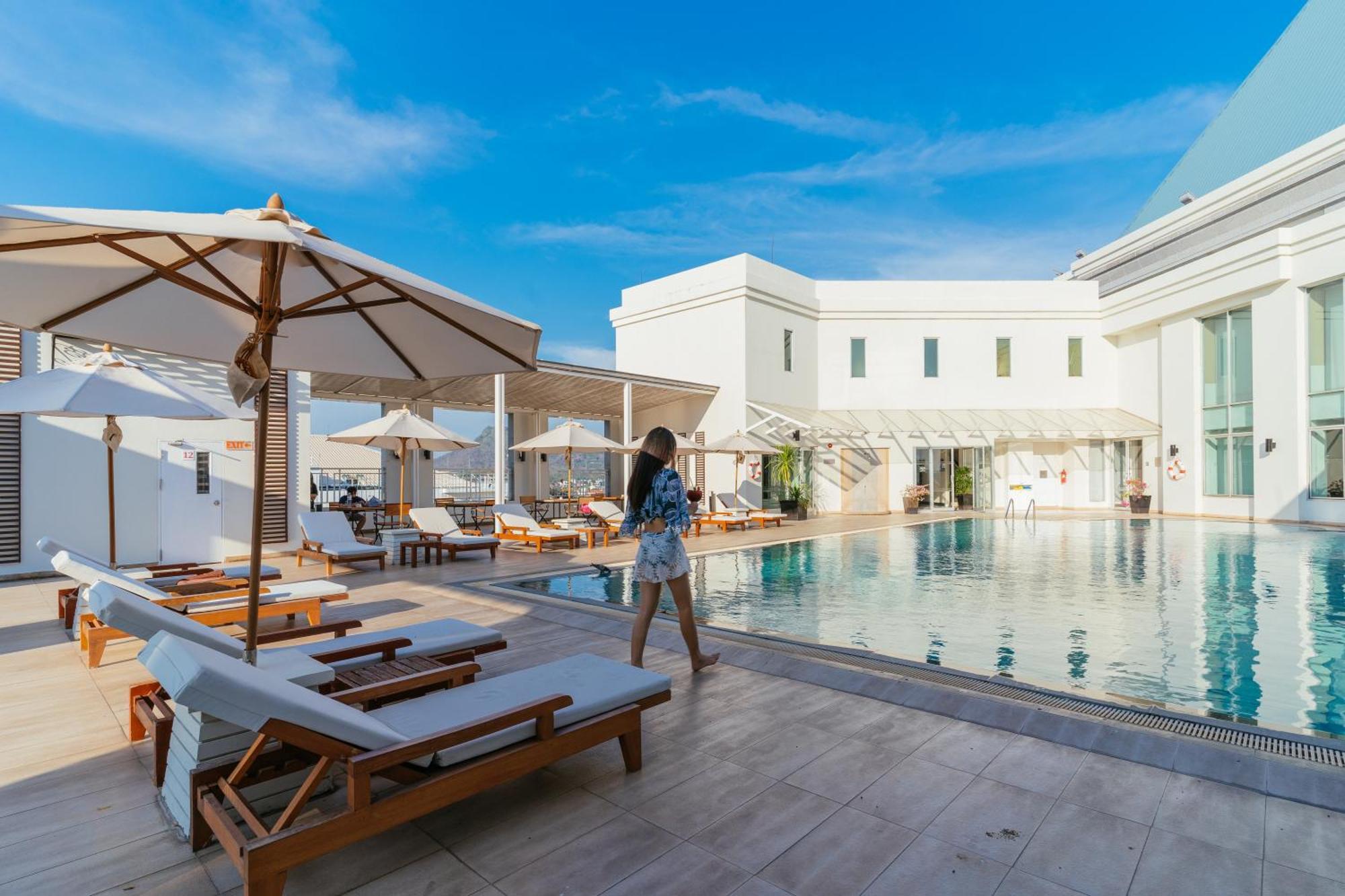 Cape Racha Hotel Si Racha Exterior photo