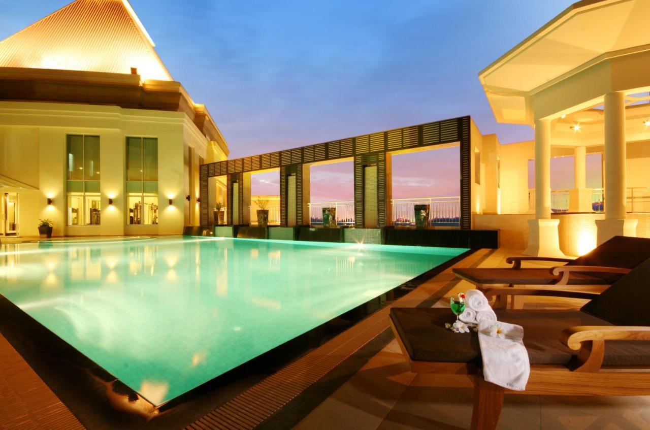 Cape Racha Hotel Si Racha Exterior photo